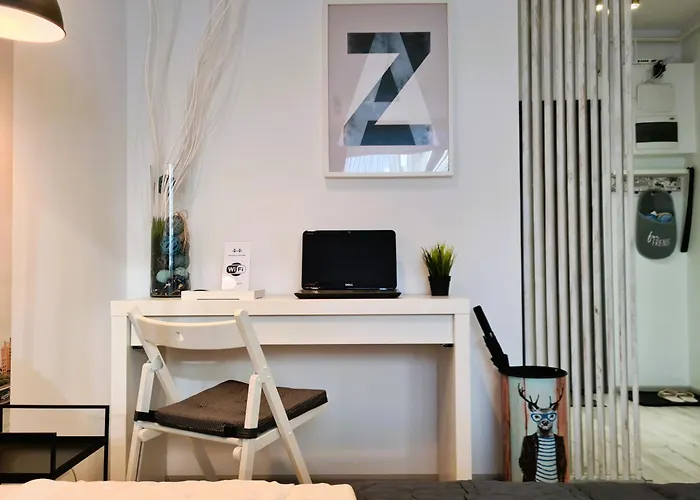 Bridge 113 - Studio Apartment With Free Parking & Flexible Check-In, Sector 6