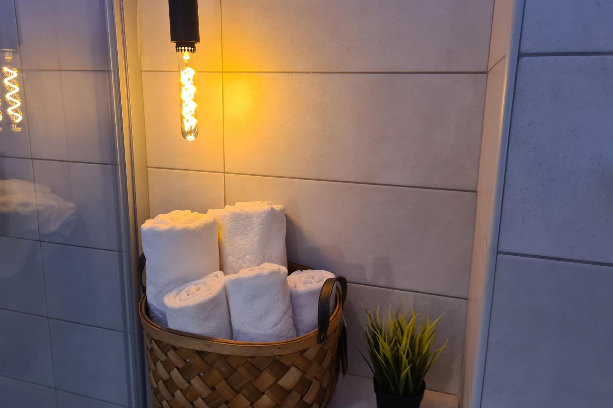 Apartment Bridge 113 - Studio Apartment With Free Parking & Flexible Check-In, Sector 6 *