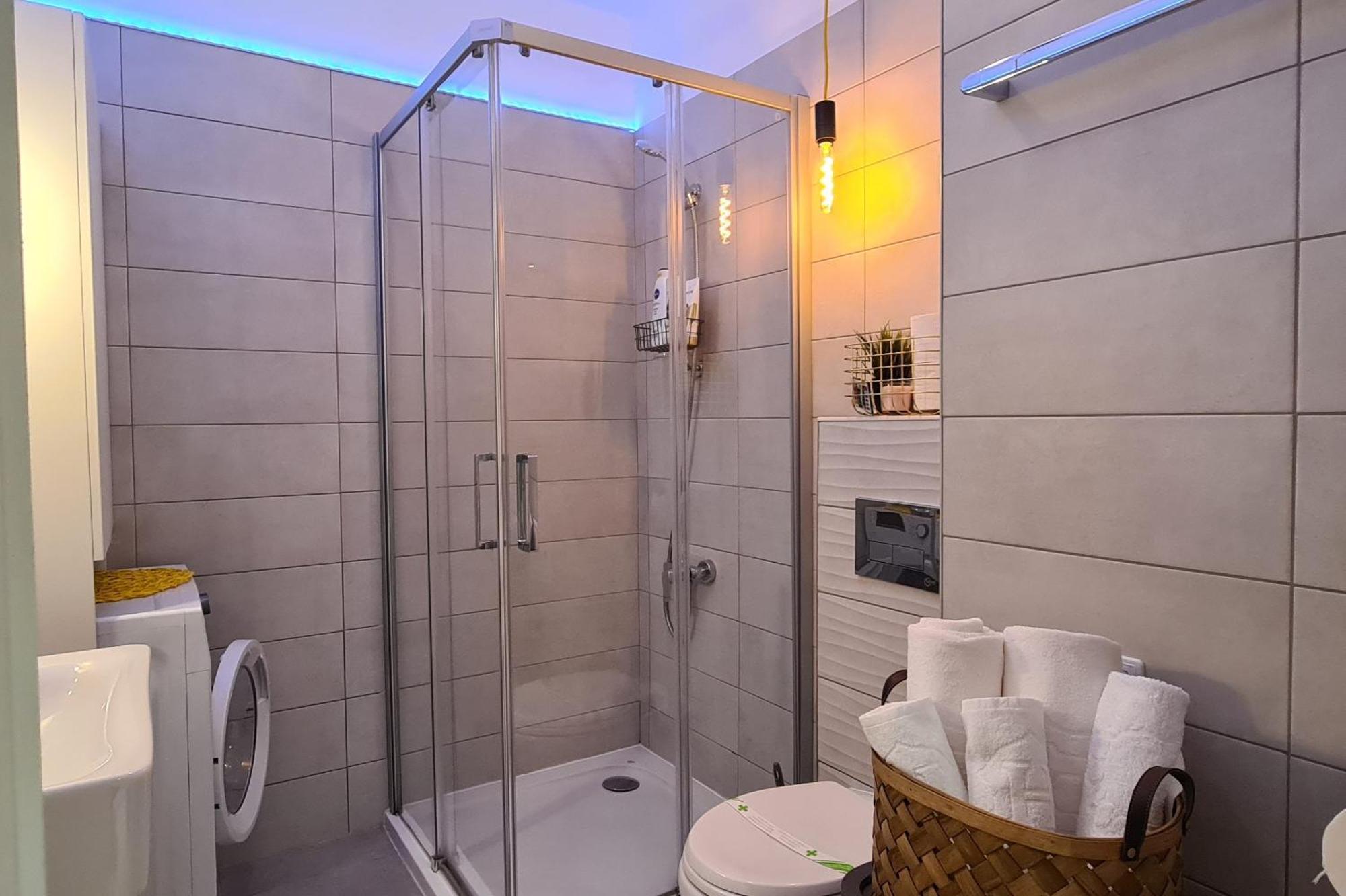 Bridge 113 - Studio Apartment With Free Parking & Flexible Check-In, Sector 6 Apartment *