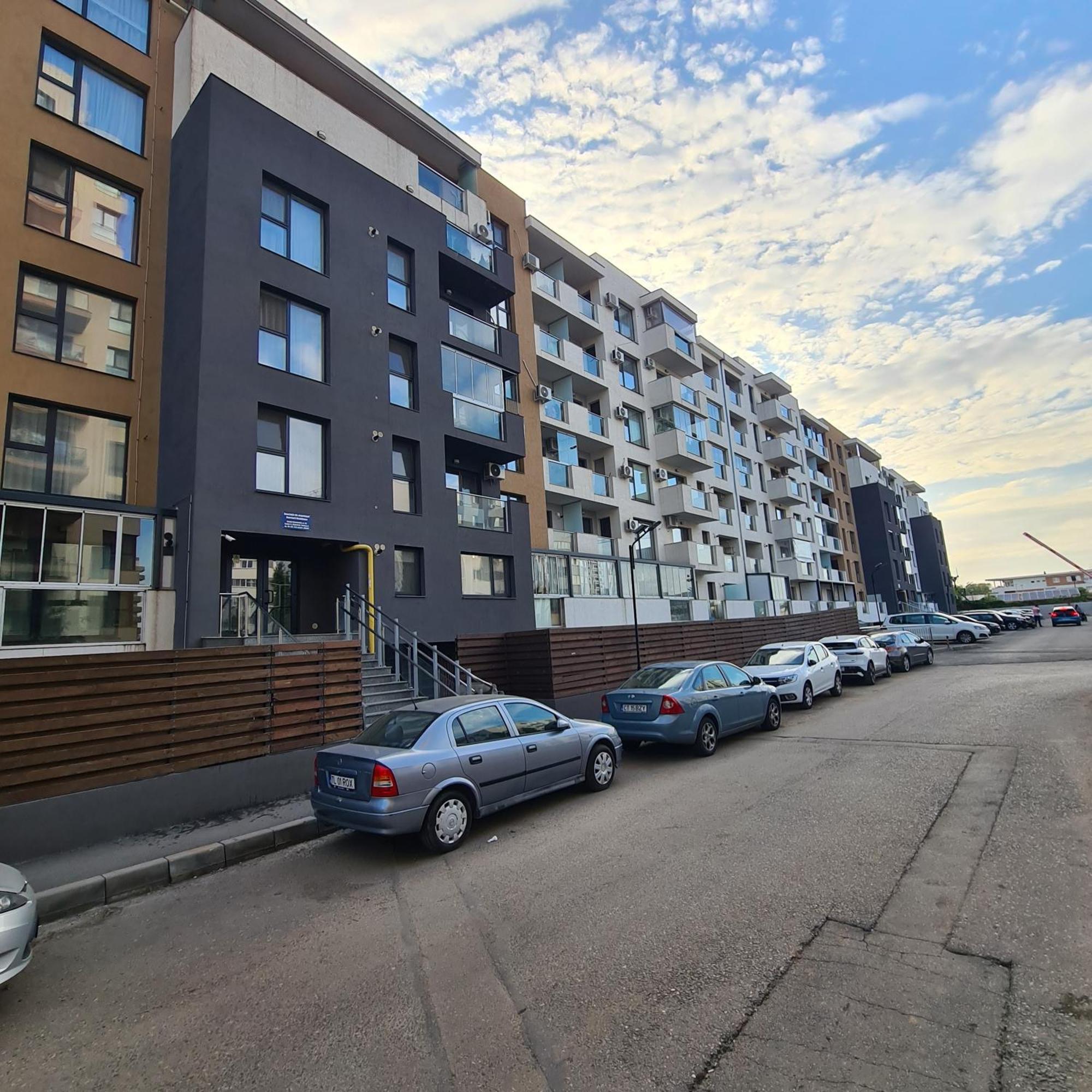 Bridge 113 - Studio Apartment With Free Parking & Flexible Check-In, Sector 6 Apartment
